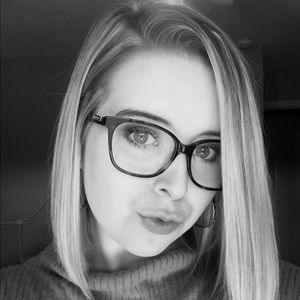 Meet your Posher, Kayla